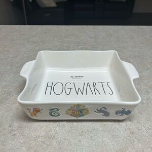 RAE DUNN HARRY POTTER BAKE Dish HOGWARTS NWT